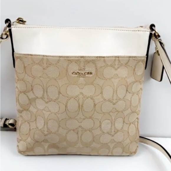 ⭐️LIKE NEW⭐️COACH 52576 NORTH/SOUTH SIGNATURE CROSSBODY - Picture 3 of 9